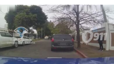 Photo of Detuvieron a un hombre que intentó agredir a policías en barrio Colinas del Cerro