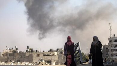 Photo of Al menos 18 muertos en un bombardeo de Israel contra una escuela en el centro de Gaza