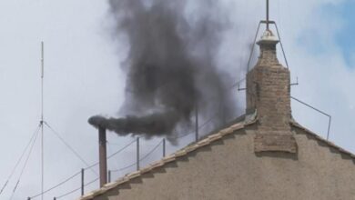 Photo of Habló la chimenea: nueva votación con fumata negra para elegir al Papa