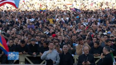 Photo of Video: así fue el momento exacto en que salió humo blanco de la Capilla Sixtina