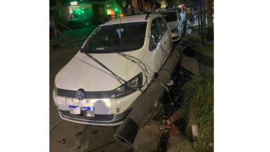 Photo of Accidente en Córdoba: un trolebús derribó un poste de luz y causó daños a vehículos