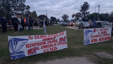 Photo of Tenso acampe en FADEA: continúa la vigilia a la espera de la reapertura el jueves