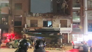 Photo of Tragedia: cayó un techo sobre un bar de barrio Güemes y murió una persona