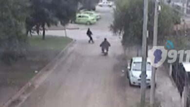 Photo of Espectacular video: atropellan a un policía que intentaba detenerlos en su escape