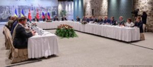 Photo of Rusia y Ucrania acuerdan el intercambio de mil prisioneros por bando en una reunión en Estambul