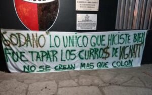 Photo of Hinchas de Colón volvieron a movilizarse en protesta por la crisis deportiva del club