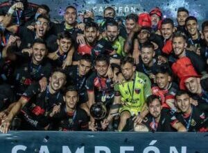 Photo of Con Central y Argentinos afuera, Colón sigue siendo el único puntero que terminó como campeón