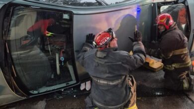 Photo of Rescataron a una mujer que quedó atrapada en el interior de su auto luego de un vuelco