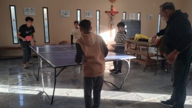 Photo of Un cálido lugar donde los chicos meriendan pero también practican tenis de mesa y ajedrez