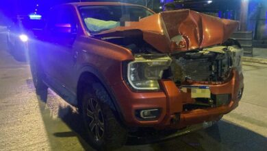 Photo of Córdoba: ebrio, arrancó un árbol con la camioneta y quiso fugarse