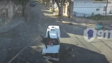 Photo of Dramático: un motociclista voló por los aires en un choque en Córdoba