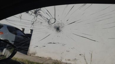 Photo of Otra agresión a la policía: vecinos atacaron con piedras un patrullero para impedir que recuperen una moto robada