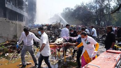 Photo of Impactante video: así salió caminando el único sobreviviente del avión estrellado en India