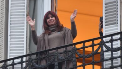 Photo of Prisión domiciliaria: la Justicia aclaró que CFK podrá usar el balcón