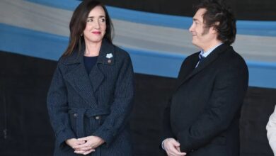 Photo of Javier Milei y Victoria Villarruel conmemoran el Día de la Bandera en actos diferenciados