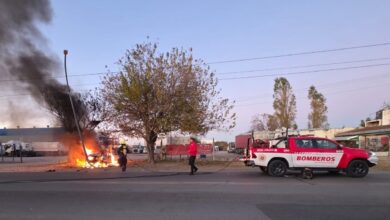 Photo of Chocó un poste y los bomberos apagaron otro espectacular incendio en las calles de Córdoba