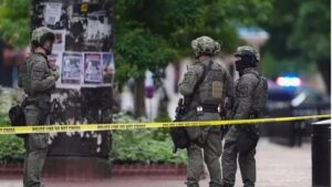 Photo of Un hombre lanzó bombas incendiarias contra manifestantes en Colorado