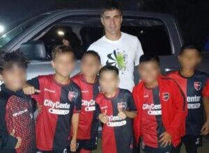 Photo of Polémica medida: Newell’s le quitó la beca a niños de 9 años por sacarse una foto con Malcorra