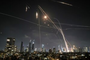 Photo of Irán lanzó misiles contra Israel tras el ataque a Teherán