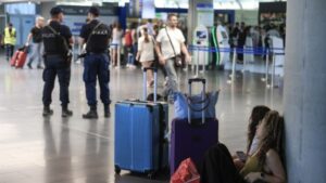 Photo of Cancelan vuelos tras ataque iraní a base de Estados Unidos en Qatar