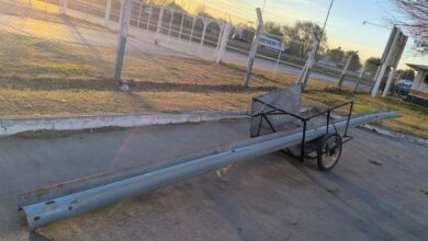 Photo of Córdoba insólita: detenidos cuando transportaban un tramo de guardarrail por colectora