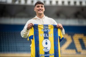 Photo of La felicidad de Alejo Véliz en la presentación: «Estaba en el primer mundo pero me faltaba esto»