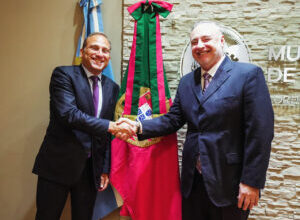 Photo of VILLA MARÍA: EL INTENDENTE ACCASTELLO RECIBIÓ AL EMBAJADOR DE PORTUGAL GONÇALO TELES GOMES
