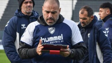Photo of Escándalo en el ascenso: un DT renunció, volvió a entrenar y lo echaron por votación