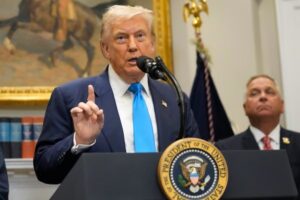Photo of Trump impone duras sanciones contra Brasil y acusa al juez De Moraes de “censura tiránica”