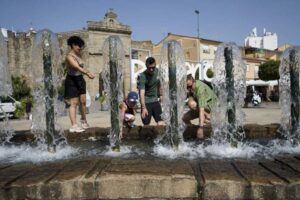 Photo of Europa atraviesa una ola de calor extremo con temperaturas récord y riesgo de incendios