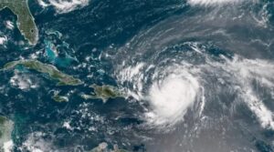 Photo of El huracán Erin se intensifica a nivel 5 y golpeará Puerto Rico e Islas Vírgenes