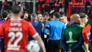 Photo of Qué decisión puede tomar la Conmebol con Independiente y U. de Chile tras los gravísimos incidentes