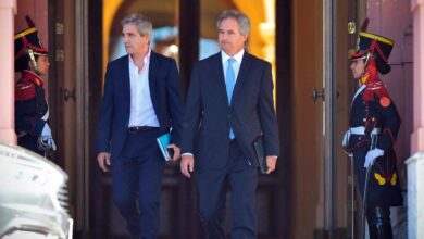 Photo of El Gobierno sale al mercado para frenar el dólar y rompe el acuerdo con el FMI