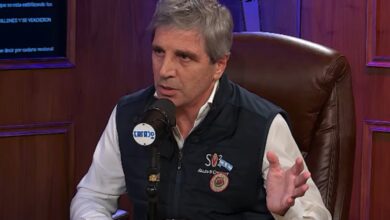 Photo of Luis Caputo: «Vamos a vender hasta el último dólar en el techo de la banda»