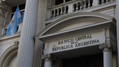 Photo of Nuevo cepo: el BCRA restringe el acceso a dólares a directivos de bancos y casas de cambio