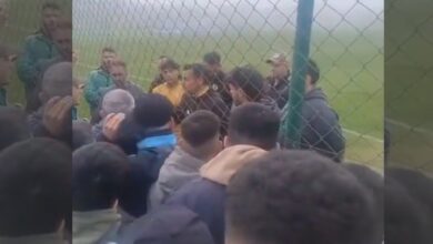 Photo of Tensión en Aldosivi: hinchas apretaron a Farré y al plantel en plena práctica