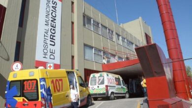 Photo of Un motociclista chocó contra un poste en la Costanera y se encuentra en grave estado