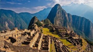 Photo of Protestas en Machu Pichu dejaron varados a 1.400 turistas y un saldo de 14 heridos