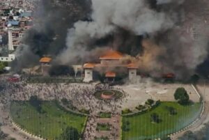 Photo of Crisis en Nepal: renunció el primer ministro, incendiaron el Parlamento y hay 19 muertos