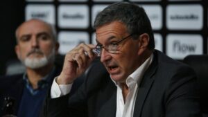 Photo of Siguen las malas en Newell’s: la FIFA lo inhibió y no podrá incorporar
