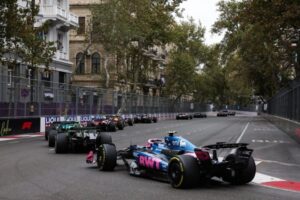 Photo of Colapinto tuvo buen ritmo, pero Albon lo chocó y le arruinó su participación en el GP de Azerbaiyán