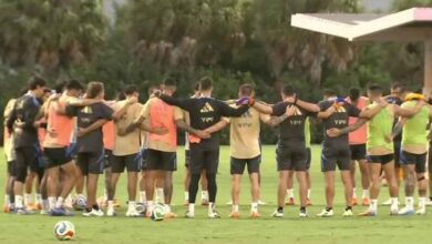 Photo of La Selección Argentina paró el entrenamiento para rendirle homenaje a Miguel Ángel Russo