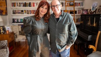 Photo of Cristina Kirchner recibió a Silvio Rodríguez e ironizó sobre el «show musical» de Javier Milei