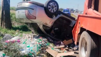 Photo of Accidente fatal en el interior de Córdoba: un auto quedó incrustado debajo de un camión