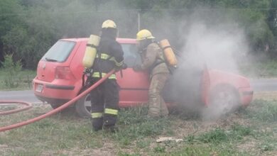 Photo of Incendio de un auto en el interior de Córdoba: el conductor fue internado