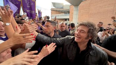 Photo of Javier Milei llegó a Córdoba: caminata, megáfono y convocatoria a los jóvenes