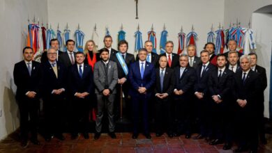Photo of Los gobernadores “dialoguistas” fueron convocados por Javier Milei a Casa Rosada