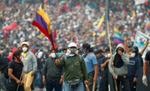 Photo of Represión en Ecuador dejó como saldo un muerto y numerosos heridos