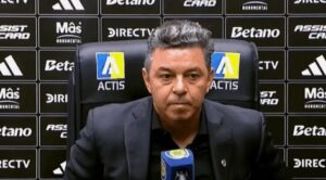 Photo of Gallardo se quejó del arbitraje tras la derrota ante Rosario Central: «El que habla es sancionado»