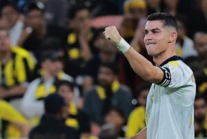 Photo of Cristiano Ronaldo será el primer futbolista billonario: los detalles de su nuevo contrato